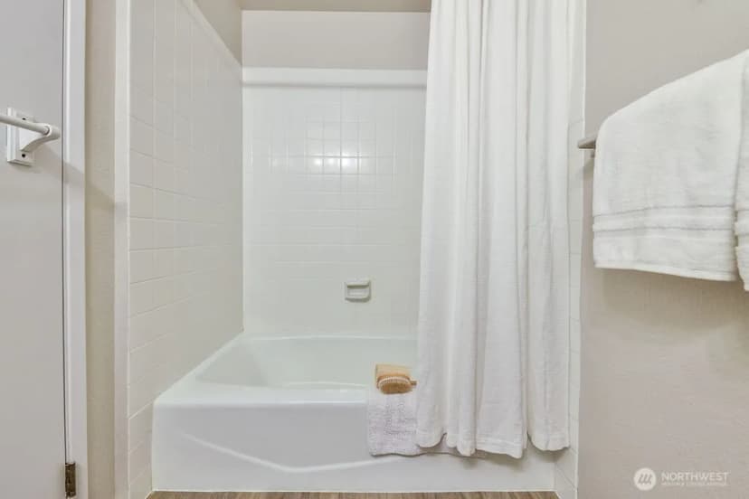 Property photo for 585 Mount Cedar Drive Sw, Issaquah photo 16