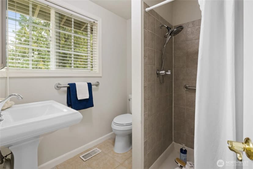 Property photo for 930 179th Place Ne, Bellevue photo 26