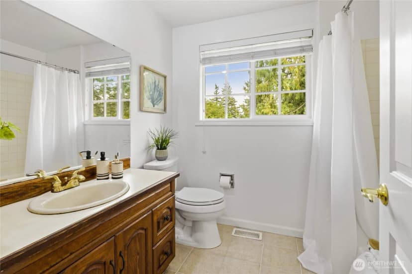 Property photo for 930 179th Place Ne, Bellevue photo 25