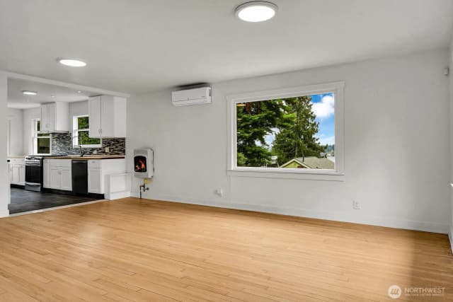 Property photo for 3810 Ne 155th Street, Lake Forest Park photo 5