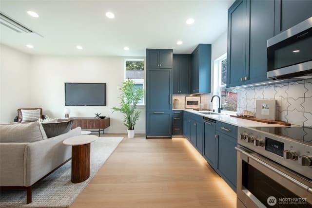 Property photo for 3639 34th Avenue W #b, Seattle photo 4