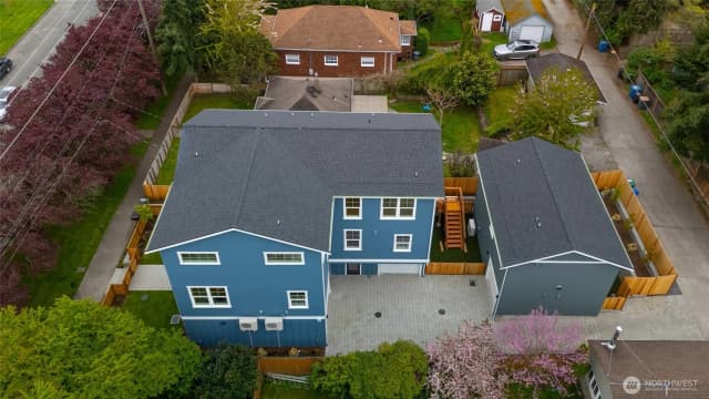 Property photo for 3639 34th Avenue W #b, Seattle photo 2