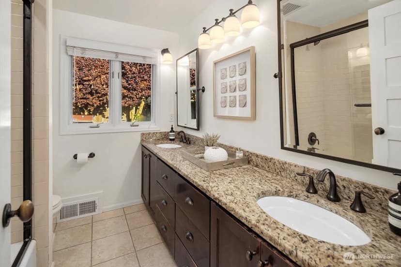 Property photo for 10261 Ne 21st Place, Bellevue photo 23