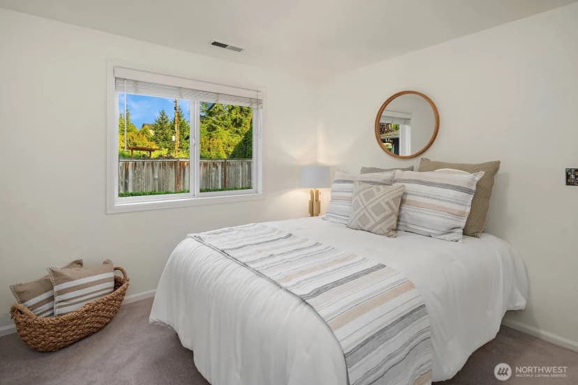 Property photo for 10261 Ne 21st Place, Bellevue photo 20