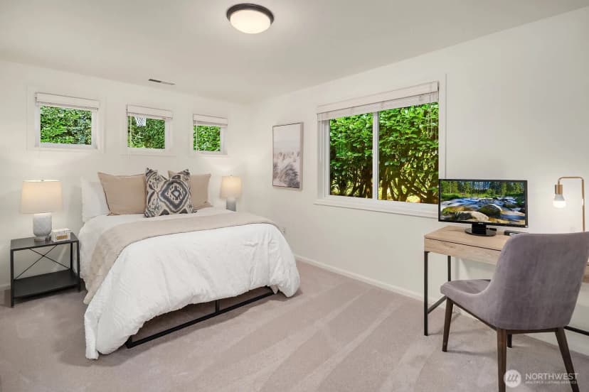 Property photo for 10261 Ne 21st Place, Bellevue photo 14