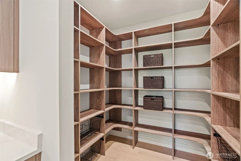 Property photo for 10648 Woodhaven Lane, Bellevue photo 11