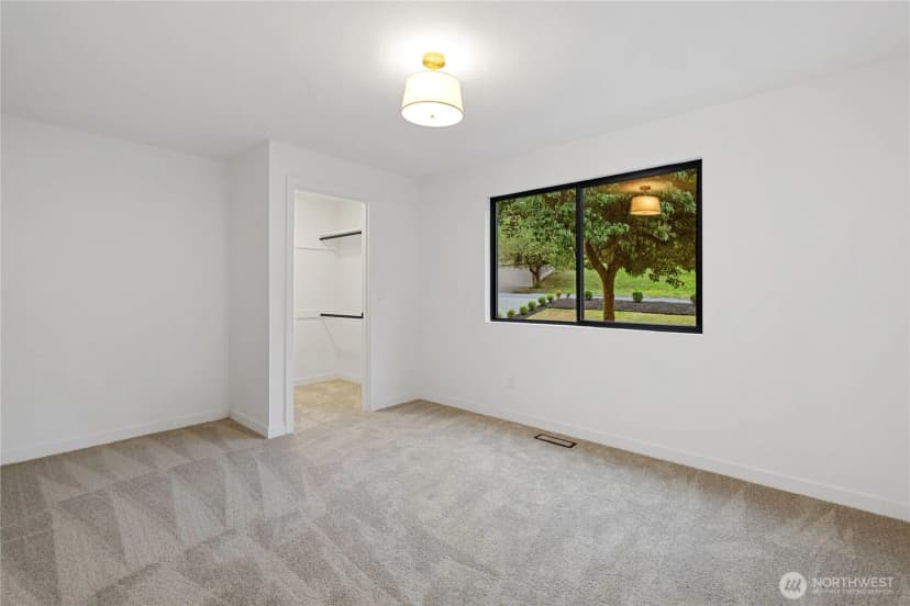 Property photo for 9320 Hoeder Lane, Bothell photo 18