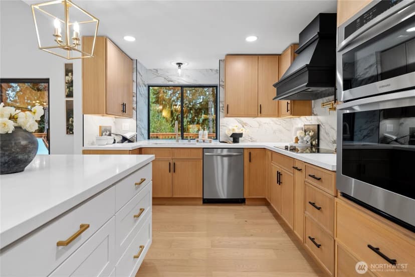 Property photo for 9320 Hoeder Lane, Bothell photo 8