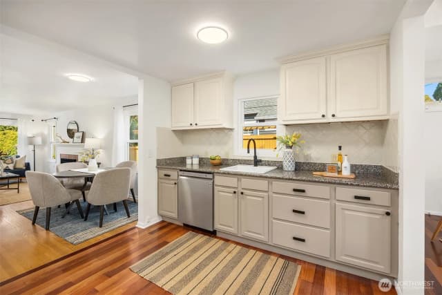 Property photo for 7054 38th Avenue Ne, Seattle photo 5
