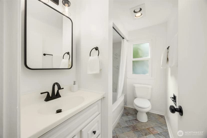 Property photo for 7054 38th Avenue Ne, Seattle photo 13
