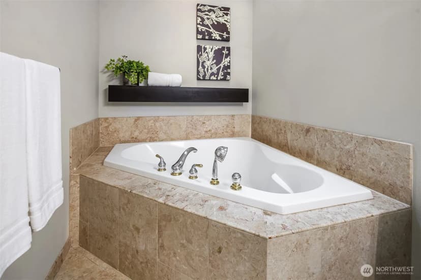 Property photo for 2410 Sahalee Drive W, Sammamish photo 28