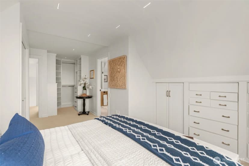 Property photo for 3211 37th Avenue Sw, Seattle photo 16