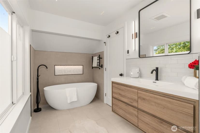 Property photo for 3211 37th Avenue Sw, Seattle photo 19