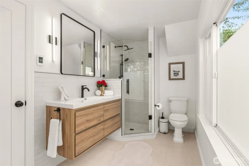 Property photo for 3211 37th Avenue Sw, Seattle photo 18