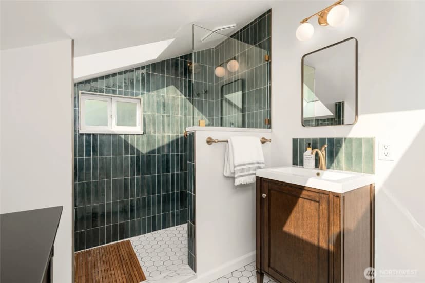 Property photo for 3211 37th Avenue Sw, Seattle photo 17
