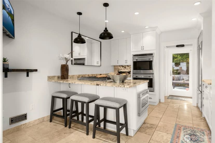 Property photo for 3211 37th Avenue Sw, Seattle photo 10