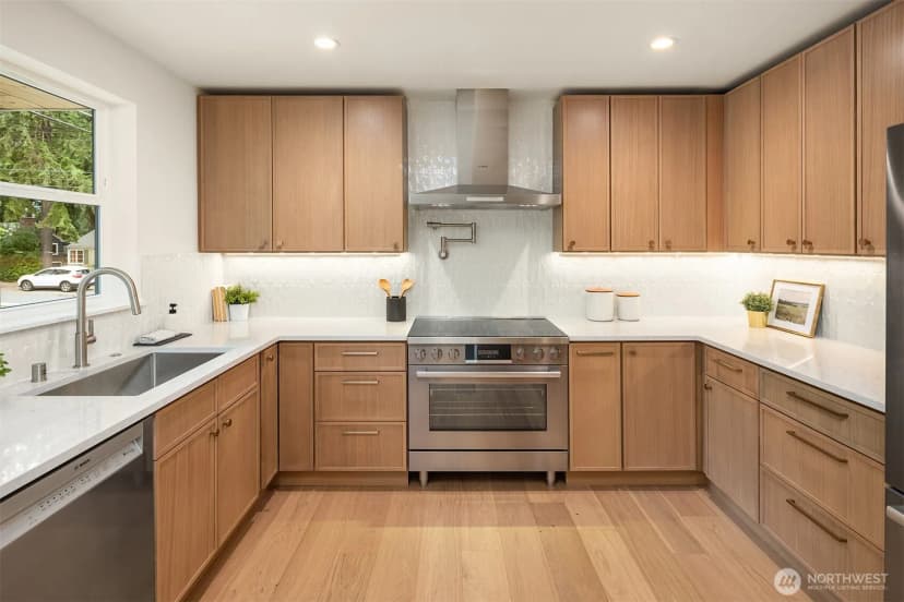 Property photo for 8710 30th Avenue Ne, Seattle photo 6