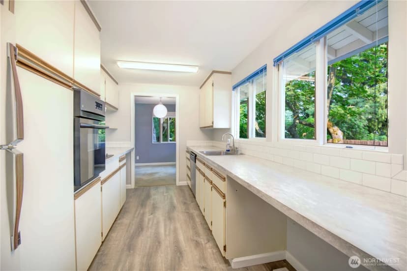 Property photo for 11731 Bartlett Avenue Ne, Seattle photo 14