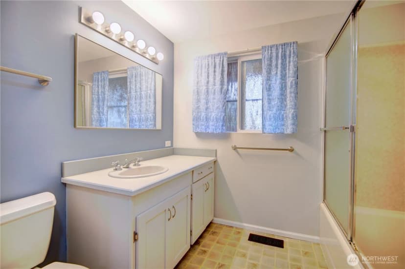 Property photo for 11731 Bartlett Avenue Ne, Seattle photo 15