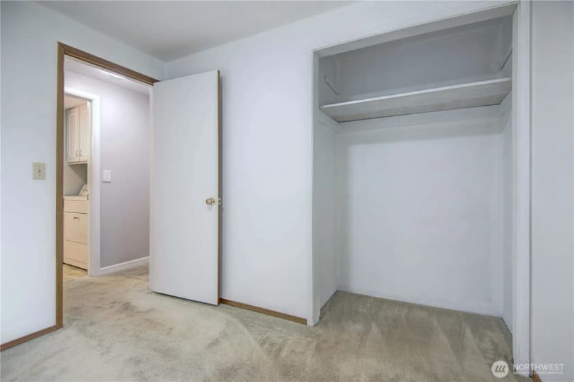 Property photo for 11731 Bartlett Avenue Ne, Seattle photo 9