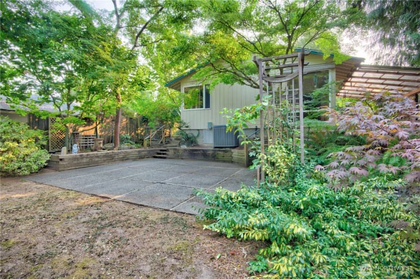 Property photo for 11731 Bartlett Avenue Ne, Seattle photo 17