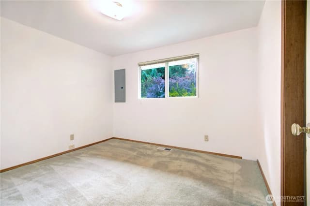 Property photo for 11731 Bartlett Avenue Ne, Seattle photo 5