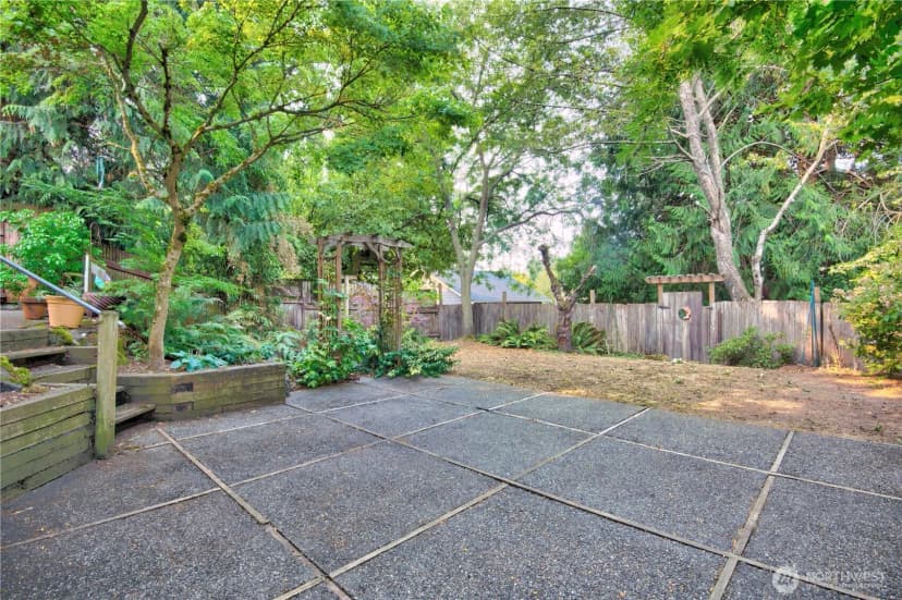 Property photo for 11731 Bartlett Avenue Ne, Seattle photo 2