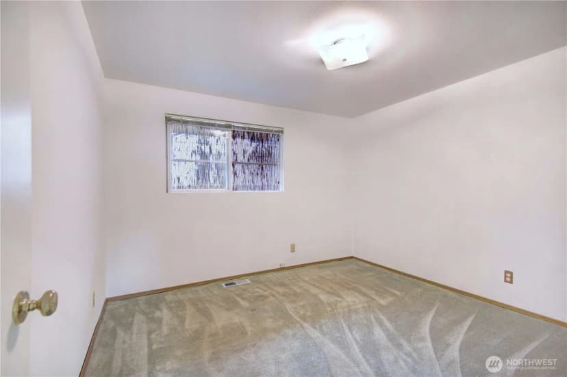 Property photo for 11731 Bartlett Avenue Ne, Seattle photo 7