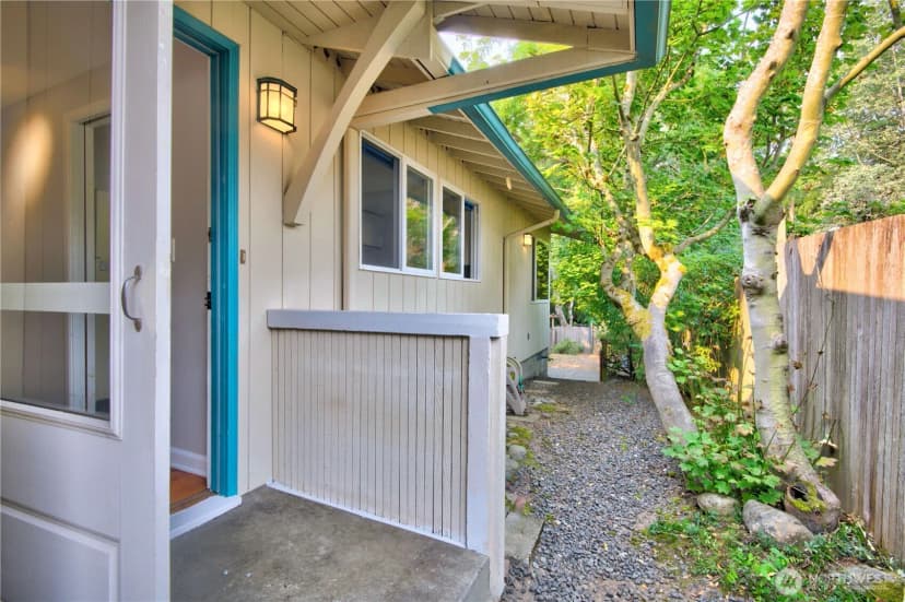 Property photo for 11731 Bartlett Avenue Ne, Seattle photo 18