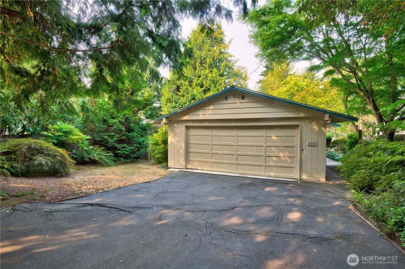 Property photo for 11731 Bartlett Avenue Ne, Seattle photo 16