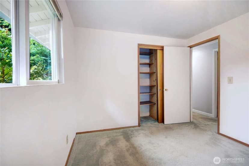 Property photo for 11731 Bartlett Avenue Ne, Seattle photo 6