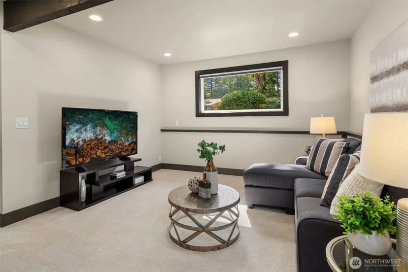 Property photo for 8004 Ne 28th Street, Hunts Point photo 17