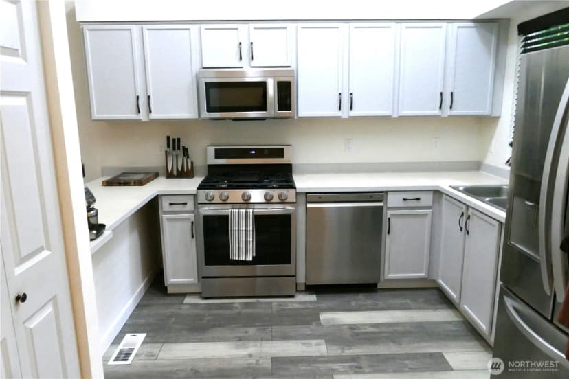 Property photo for 8707 1st Place Ne #b, Lake Stevens photo 3