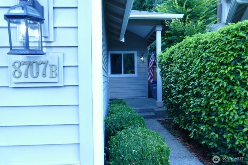 Property photo for 8707 1st Place Ne #b, Lake Stevens photo 2
