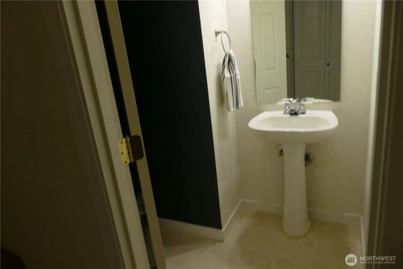 Property photo for 8707 1st Place Ne #b, Lake Stevens photo 13