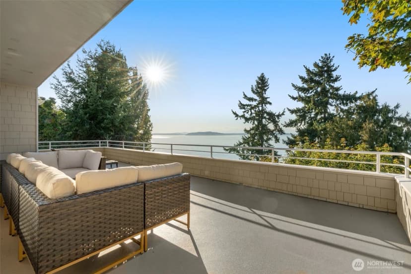 Property photo for 2134 Bonair Drive Sw, Seattle photo 2