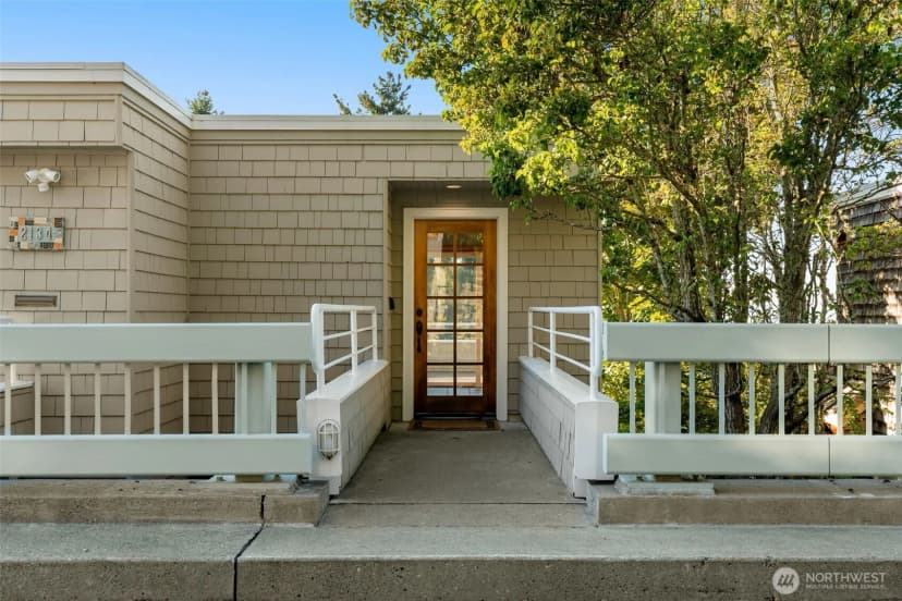Property photo for 2134 Bonair Drive Sw, Seattle photo 6