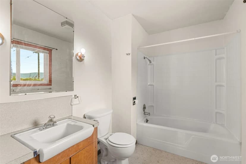 Property photo for 302 Mossyrock Road W, Mossyrock photo 16
