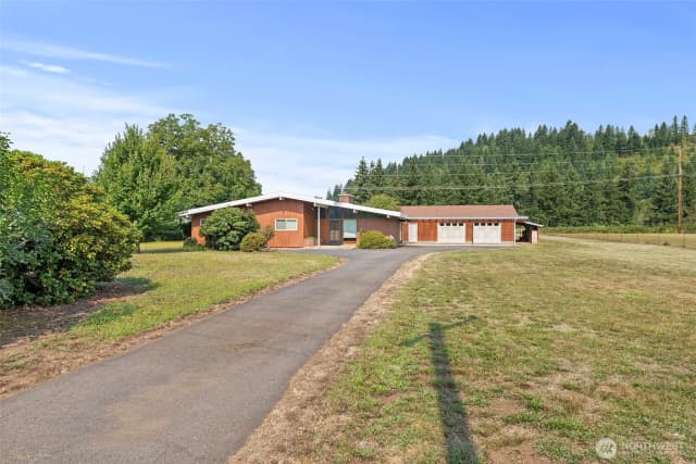 Property photo for 302 Mossyrock Road W, Mossyrock photo 3