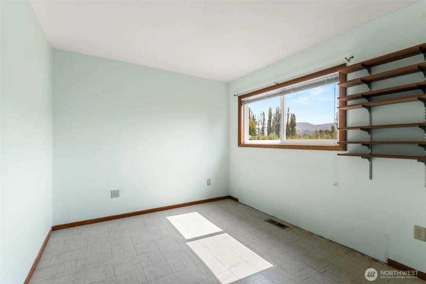 Property photo for 302 Mossyrock Road W, Mossyrock photo 14