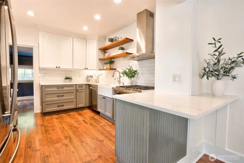Property photo for 154 Ne 52nd Street, Seattle photo 6