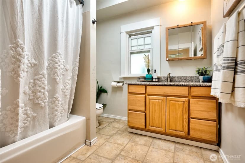 Property photo for 154 Ne 52nd Street, Seattle photo 11