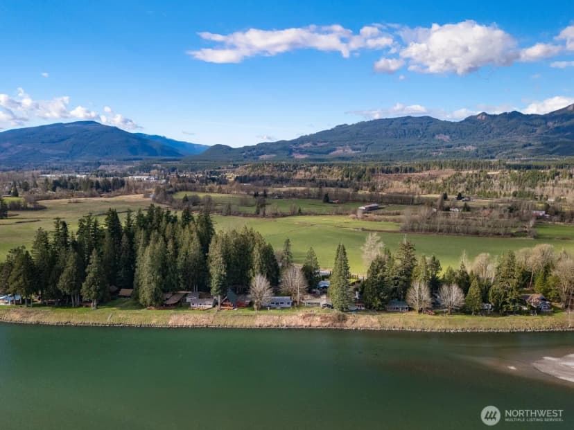 Property photo for 8789 Cedar Court, Sedro Woolley photo 11