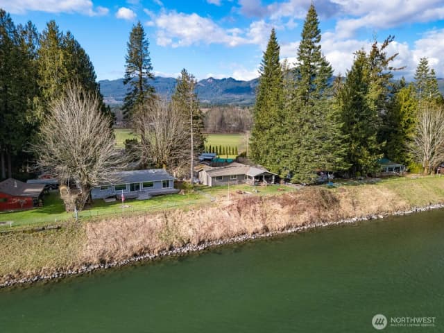 Property photo for 8789 Cedar Court, Sedro Woolley photo 2
