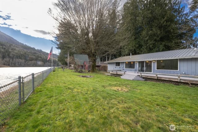 Property photo for 8789 Cedar Court, Sedro Woolley photo 4