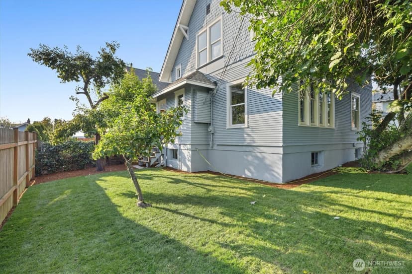 Property photo for 1621 N 39th Street, Seattle photo 29
