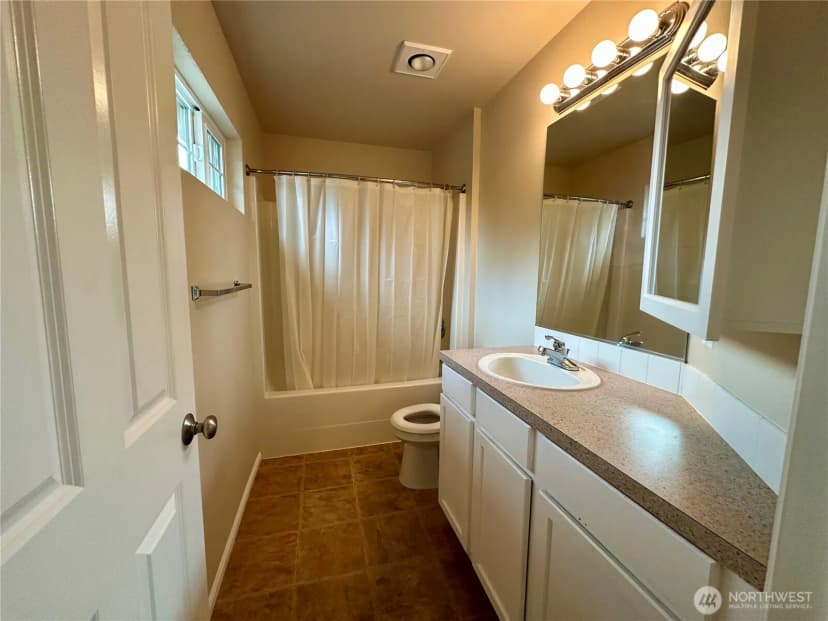 Property photo for 3530 Surrey Drive Ne, Olympia photo 12