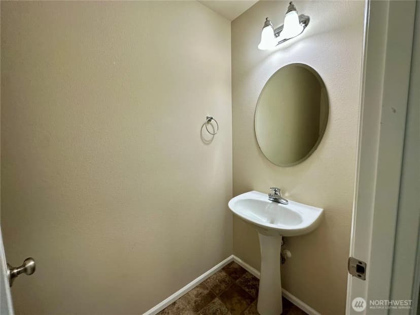 Property photo for 3530 Surrey Drive Ne, Olympia photo 6