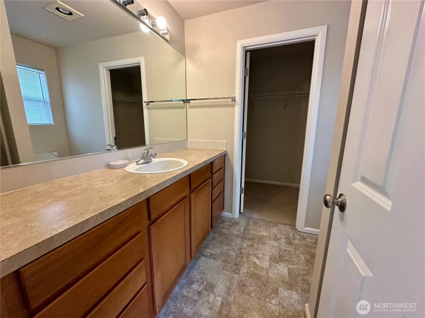 Property photo for 3530 Surrey Drive Ne, Olympia photo 14