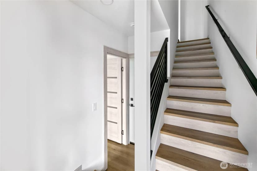 Property photo for 7558 43 Avenue S, Seattle photo 6